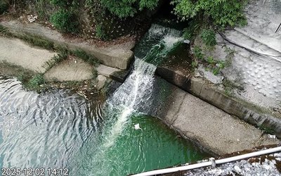 新店五重溪被染綠　新北環局：初判染劑或油漆污染