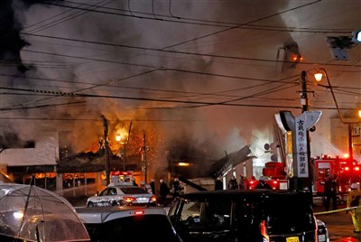 日本北海道函館市中心大火　10多輛消防車出動灌救、暫無人員傷亡