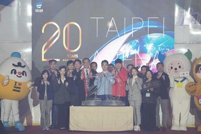 小巨蛋慶20歲　蔣萬安：冰上樂園平日半價到年底