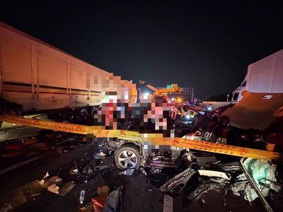 涉國1連環車禍砂石車未留現場　警通知到案說明