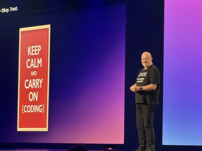 AWS技術長：開發者絕不會被AI取代　只要能進化