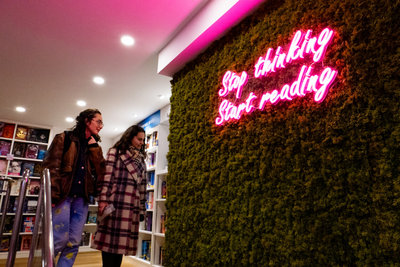 戀愛腦拯救法國出版業 巴黎最大浪漫書店開幕