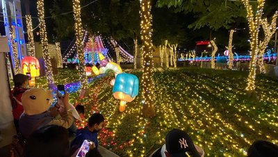 新北耶誕城人潮爆滿  德國市集美食飄香吸客