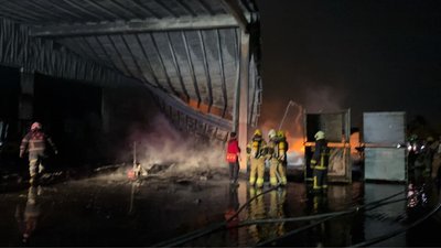 台南市南區某倉庫火警　1小時內滅火無人傷亡