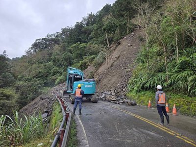 宜蘭太平山聯外道路邊坡崩塌 估下午2時單線通行