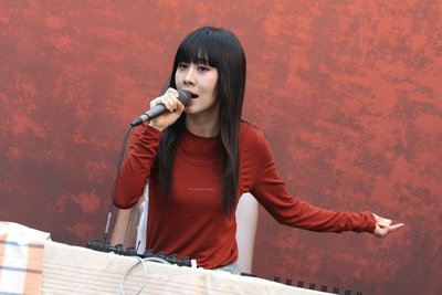 白安與粉絲野餐 笑喊不會五月天阿信招牌空氣手