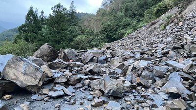 宜蘭太平山宜專一線邊坡崩塌 估下午2時搶通