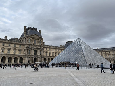 羅浮宮禍不單行 管線漏水損及數百件文獻