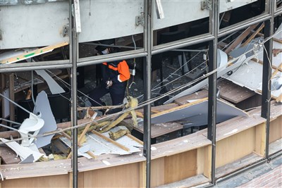 板橋氣爆威力大震碎商家玻璃　對面住戶遭割傷