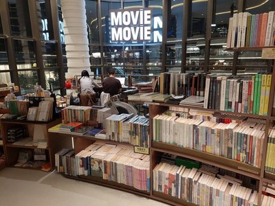 中國書店頻繁關門 想看台版書民眾得上網碰運氣