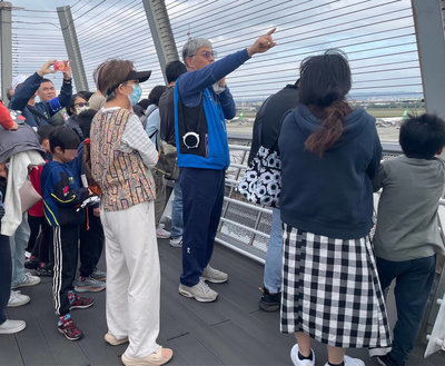 帶著旅客認識三航廈 機場公司推出導覽志工新服務