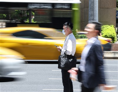 薪資超越通膨　前10月實質總薪資成長創10年最大增幅