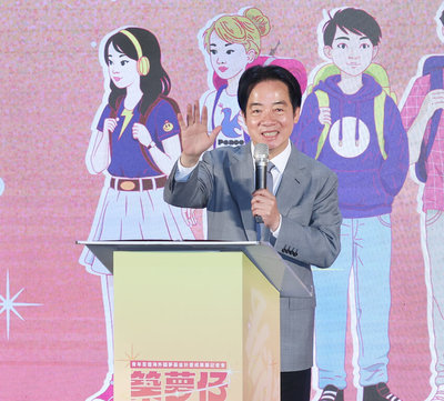 總統:青年海外圓夢計畫 明年增300名額助弱勢偏鄉