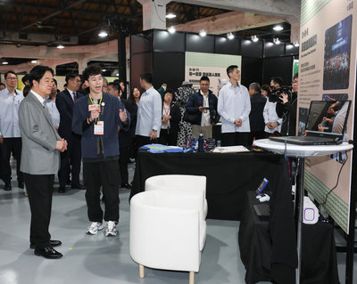 青年與總統分享海外圓夢旅程 把世界經驗帶回台灣