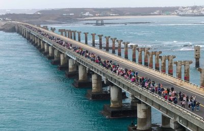 澎湖1500人大行軍 跨海大橋現人龍