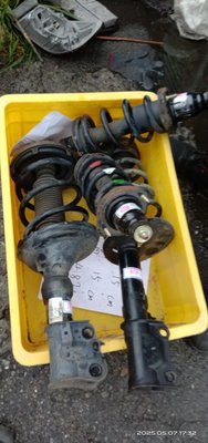 竊汽車避震器插鐵軌 台中男一審遭判2年徒刑