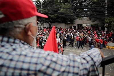 宏都拉斯大選仍膠著 執政黨支持者上街抗議舞弊