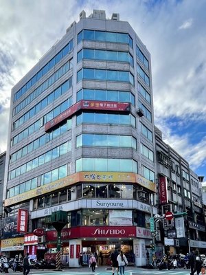 基隆地王廟口大四美百貨29連霸 每坪179萬元