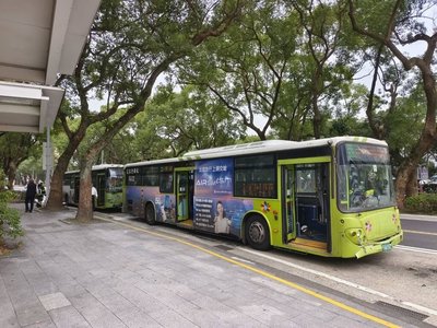 4輛公車連撞、3人輕傷　北市要求業者協助受傷乘客