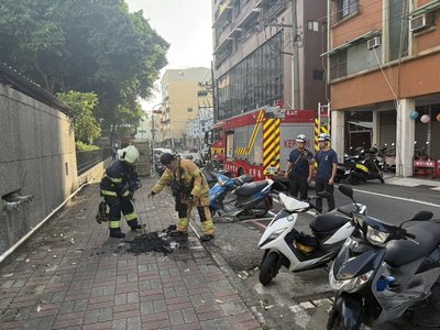 與友人糾紛情緒不穩　高雄男涉人行道燒雜物送辦