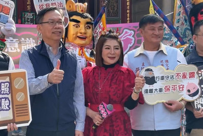公路局結合宮廟宣導交安　王彩樺台南唱跳「保庇」
