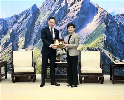 前日本法務大臣鈴木馨祐訪台　晉見賴總統拜會蔡英文