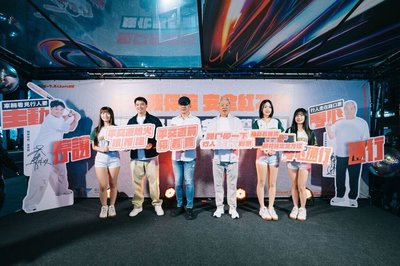 吳念庭快閃西門町　宣導車輛停讓、行人專心過馬路