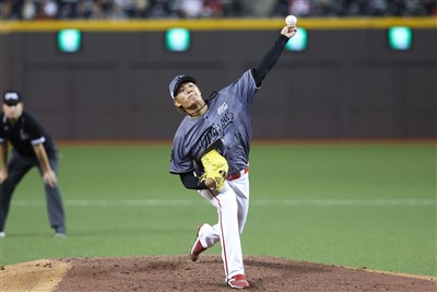 王維中新球季轉戰台鋼雄鷹 再與哥哥王躍霖成隊友