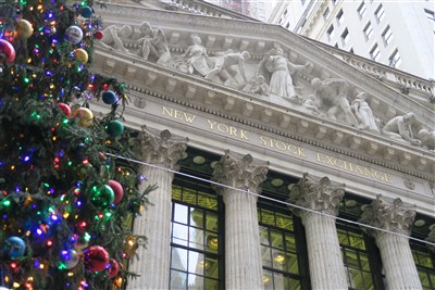 美經濟數據強勁　標普500指數收盤創新高