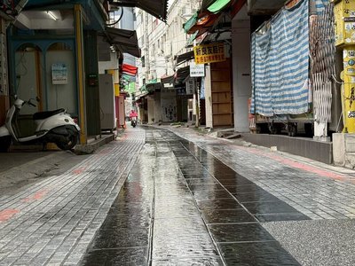 花蓮市區機車打滑事故頻傳　公所擬鋪設止滑塗料