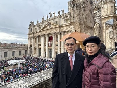駐教廷大使賀忠義夫婦　出席教宗耶誕彌撒與文告儀式