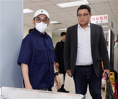 黃子佼涉案限制出境將期滿 高院29日開庭訊問