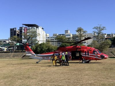 匹匹達山失溫奪命　罹難男子遺體吊掛下山