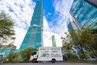 跨年人流恐破200萬 4大超商部署熱點店面拆門備戰