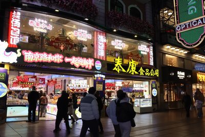 上海跨年冷颼颼 寒風中商圈力促消費