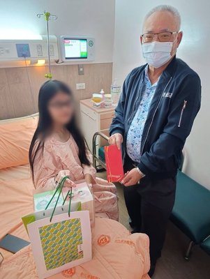 孕婦郵局突羊水破　彰化員林救護人員民眾合力接生