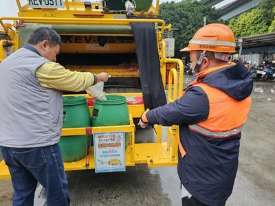 新北家戶廚餘不分生熟　新制上路元旦起瀝乾就收