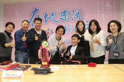 肌萎勇者張孜維奪金鷹獎 克服限制展現生命力量