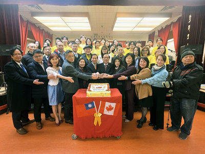 溫哥華僑胞參與元旦升旗 台裔二代掌旗表認同