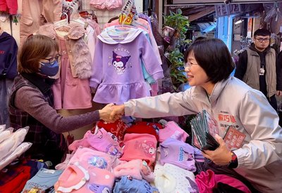 蘇巧慧永和市場拜票 訴求用心服務突破藍綠藩籬