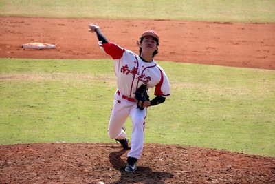 大專棒球聯賽賴冠廷滿壘穩守 蔡仲南盼傳授指叉球