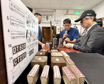 李遠走訪高雄三餘書店 文化幣占營業額2成表欣慰