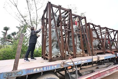 彰化福安宮媽祖園區迎媽祖等3青斗石像　輝映伸港媽