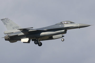 F-16V飛官花蓮外海疑跳傘　入夜海象惡劣持續搜救