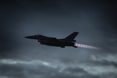 空軍：F-16V夜訓失聯　飛官飛行總時數611小時