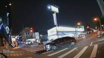 屏東機車騎士下車撿掉落物遭撞　汽車駕駛涉肇逃