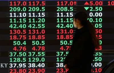 台股成交值8817億元創新天量　外資賣超298億元