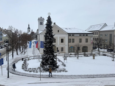 捷克全境暴雪致多起事故 公路阻塞、航班延誤