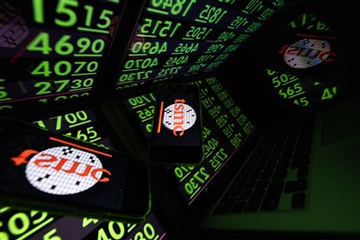 台股盤中跌逾400點失守3萬點　記憶體股重挫