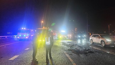 國3霧峰段5車追撞2車起火 回堵3公里2人送醫